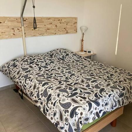 Appartement Rdc Avec Parking Prive La Fare-les-Oliviers Экстерьер фото