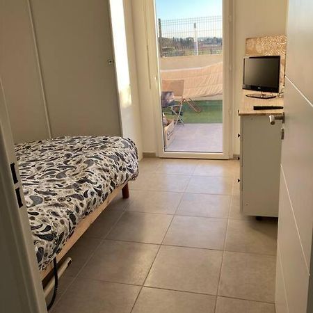 Appartement Rdc Avec Parking Prive La Fare-les-Oliviers Экстерьер фото