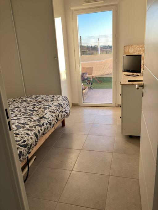 Appartement Rdc Avec Parking Prive La Fare-les-Oliviers Экстерьер фото